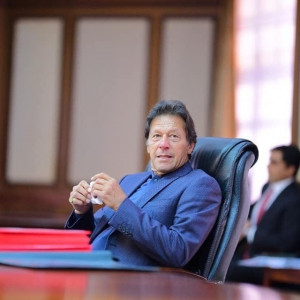 pm imran urges lawmakers to share meal with homeless at govt shelters