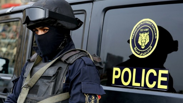 Two dead as gunmen attack Egypt police vehicle