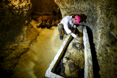 thousands year old egyptian sarcophagus opened on live tv thousands year old egyptian sarcophagus opened on live tv