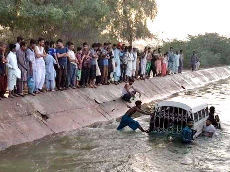 a pick up fell into the hub canal on sunday raising fears that it has become a dangerous spot for picnickers photo express