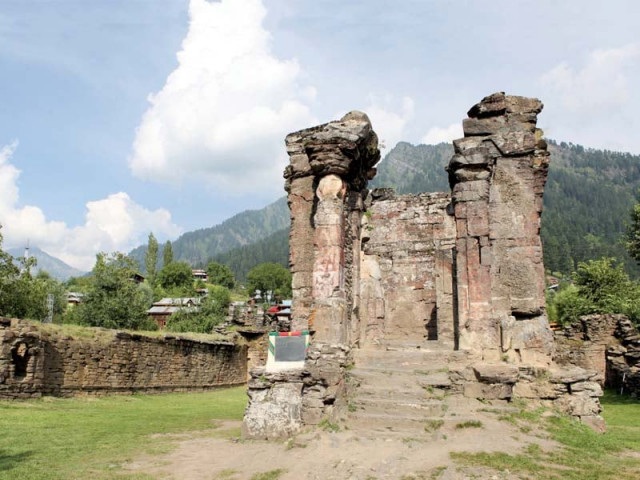 out of the 400 temples in pakistan only 13 temples are operational where the hindus perform their religious rituals photos huma choudhary express out of the 400 temples in pakistan only 13 temples are operational where the hindus perform their religious rituals photos huma choudhary express