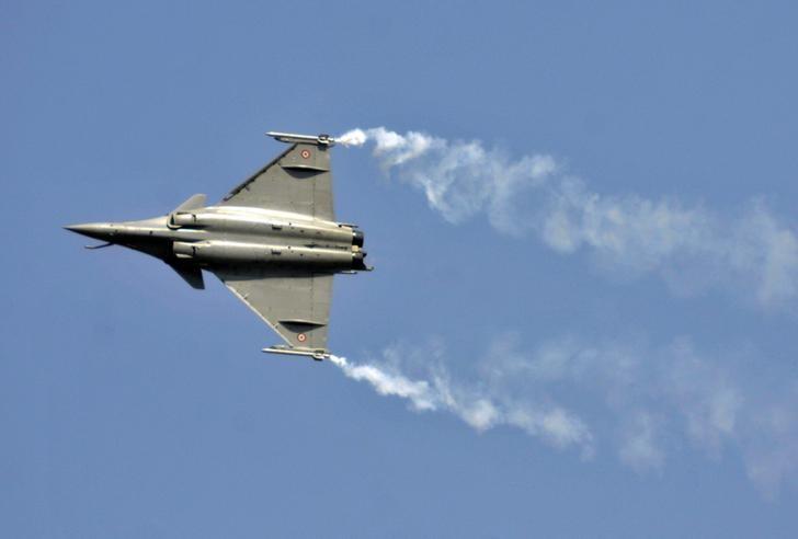 a rafale fighter jet performs during the aero india air show at yelahanka air base in bengaluru february 18 2015 photo reuters