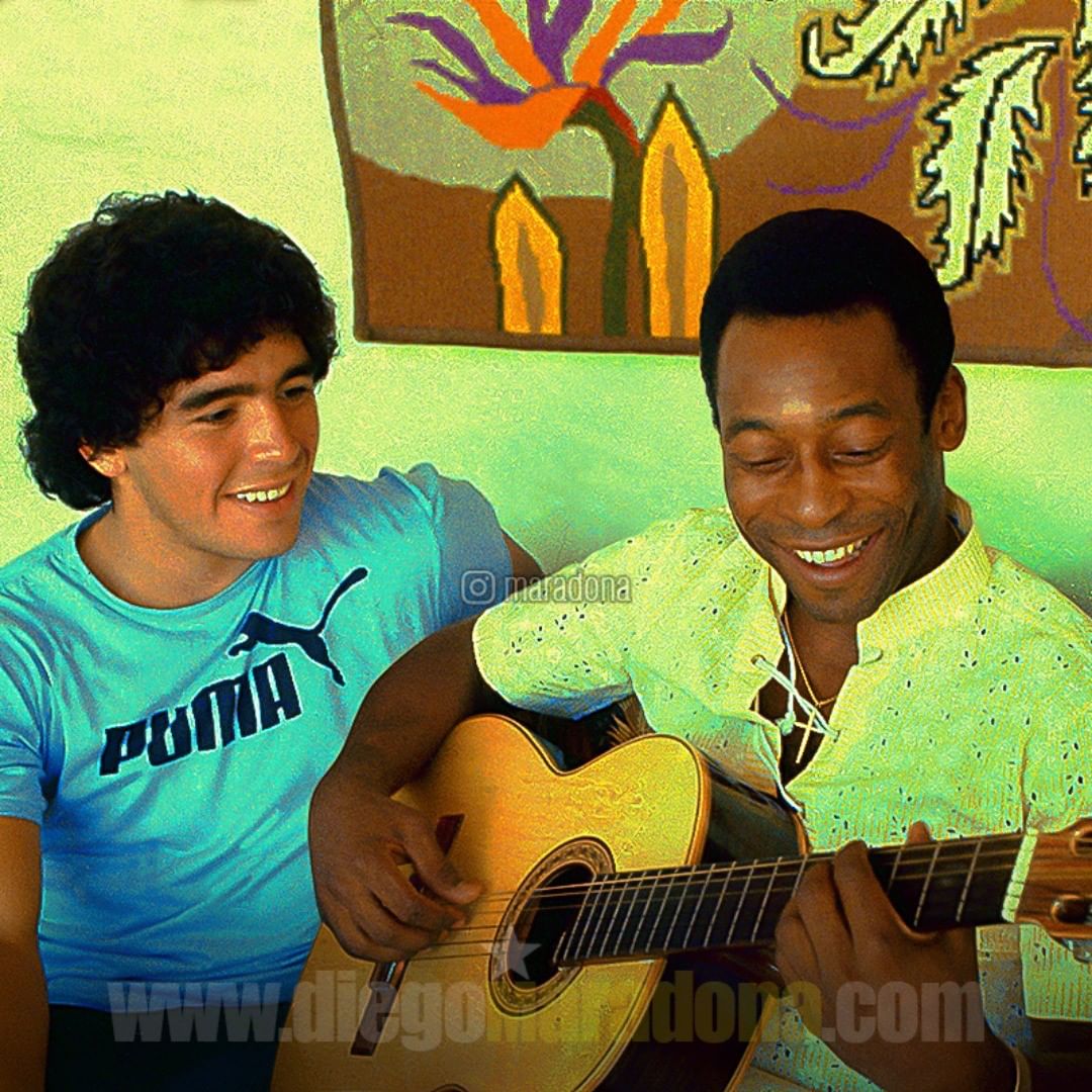Old Days Football on X: Diego Maradona smiles listening Pele's guitar  exhibition 🎸🇦🇷🇧🇷  / X