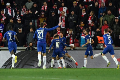 alonso s late winner sees chelsea edge slavia prague