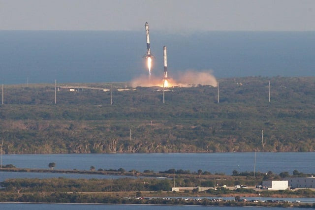roughly three minutes after clearing the pad heavy s two side boosters separated from the core rocket for a synchronised landing at the cape canaveral air force station photo reuters roughly three minutes after clearing the pad heavy s two side boosters separated from the core rocket for a synchronised landing at the cape canaveral air force station photo reuters