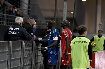 ligue 1 match temporarily stopped due to racist chants ligue 1 match temporarily stopped due to racist chants