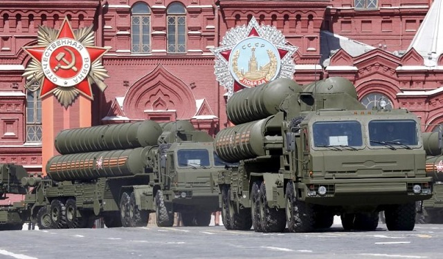 russian s 400 air defence mobile missile launching systems drive during a rehearsal for the victory day parade in red square in central moscow russia may 7 2015 reuters
