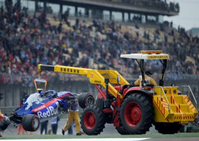 watch albon crashes in final china practice comes out physically unscathed