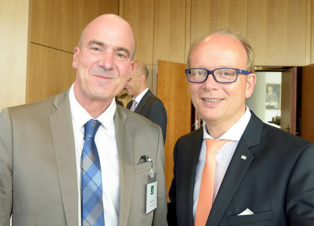 honorary consul of pakistan in germany matthias theis l with a guest photo consulate general germany