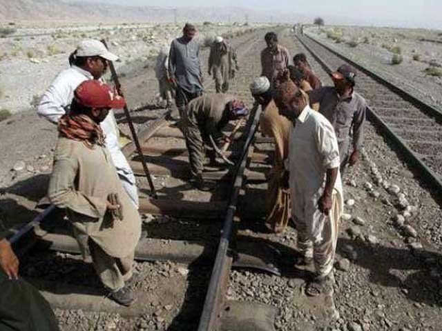 terror bid to target passenger train near thatta s jungshahi railway station foiled