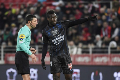 suspect in custody over racist abuse at ligue 1 game