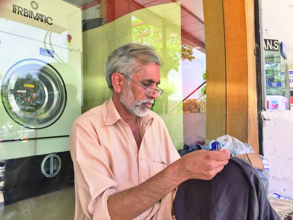 nisar ahmed seamlessly covers holes in people s clothes including of some politicians photo express nisar ahmed seamlessly covers holes in people s clothes including of some politicians photo express