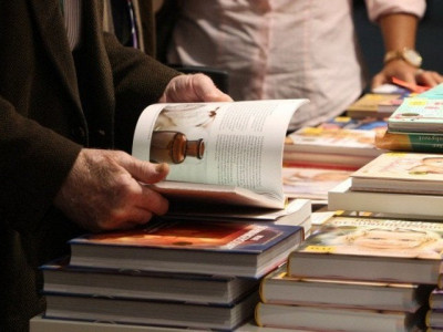 gc women university holds book fair