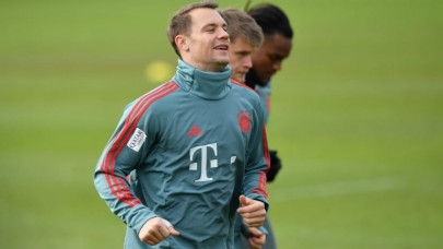 bayern s title hopes hit as neuer faces calf injury