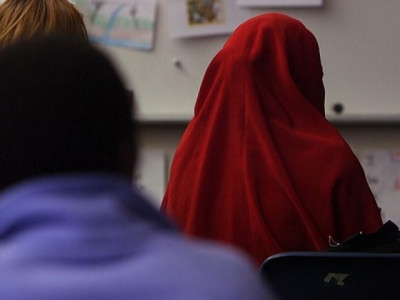 hijab clad muslim woman attacked in berlin