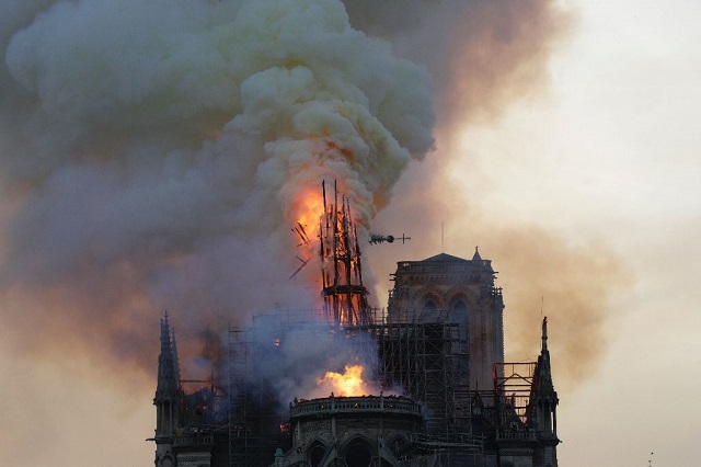 broadcasts of the notre dame fire triggered a youtube factcheck feature which accidentally tagged it as footage of the 9 11 terror attacks photo afp