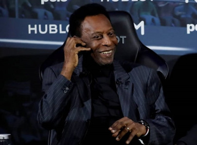 pele leaves brazil hospital after successful surgery pele leaves brazil hospital after successful surgery