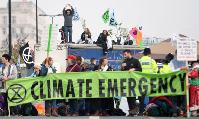 more than 100 arrested at london climate protests