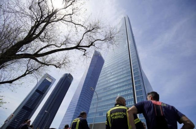 australia uk embassies in madrid evacuated after bomb threat australia uk embassies in madrid evacuated after bomb threat