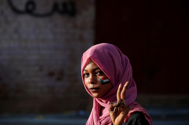 a sudanese demonstrator makes victory sign as she protests outside defence ministry in khartoum sudan april 16 2019 photo reuters a sudanese demonstrator makes victory sign as she protests outside defence ministry in khartoum sudan april 16 2019 photo reuters