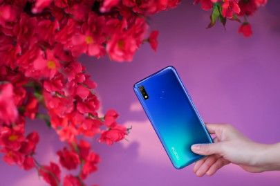 realme unveils latest smartphone in pakistan