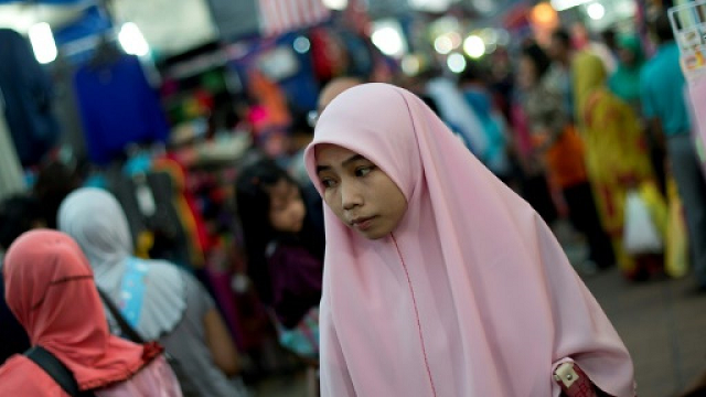 the number of women from the country 039 s ethnic malay muslim majority wearing the headscarf has been increasing in line with growing conservatism photo afp the number of women from the country 039 s ethnic malay muslim majority wearing the headscarf has been increasing in line with growing conservatism photo afp
