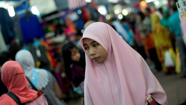 the number of women from the country 039 s ethnic malay muslim majority wearing the headscarf has been increasing in line with growing conservatism photo afp