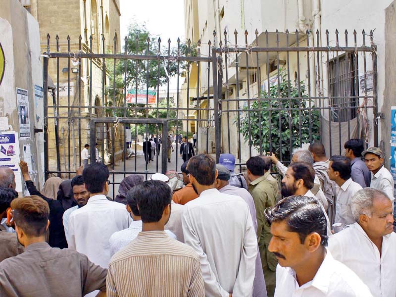 people denied of entry wait at the main gate of karachi city courts on thursday as the lawyers protest continues for the fourth consecutive day photo online