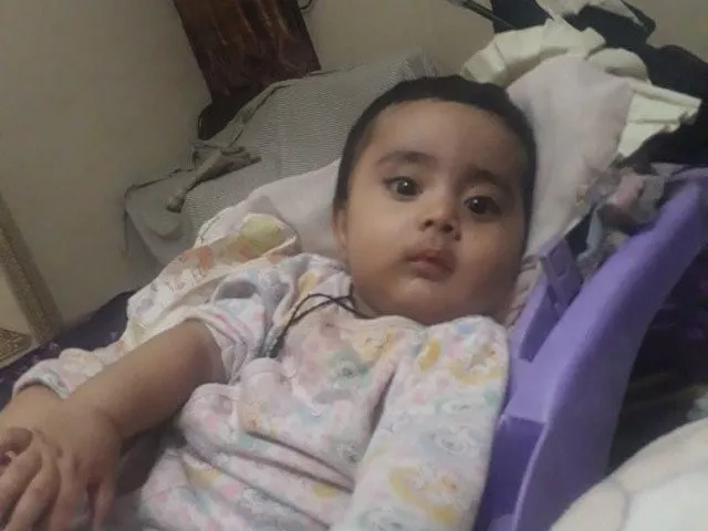 toddler falls prey to police crossfire in karachi photo express toddler falls prey to police crossfire in karachi photo express