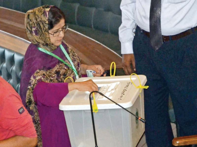 a karachi metropolitan corporation council member casts her vote for the deputy mayor s election on thursday photo online a karachi metropolitan corporation council member casts her vote for the deputy mayor s election on thursday photo online