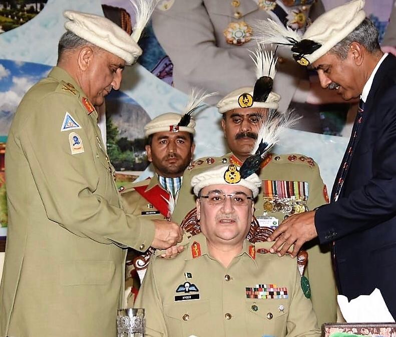 coas general qamar bajwa installs lt general anwar ali hyder as nli regiment s colonel commandant photo ispr