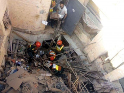 six dead as three storey house collapses in lahore six dead as three storey house collapses in lahore