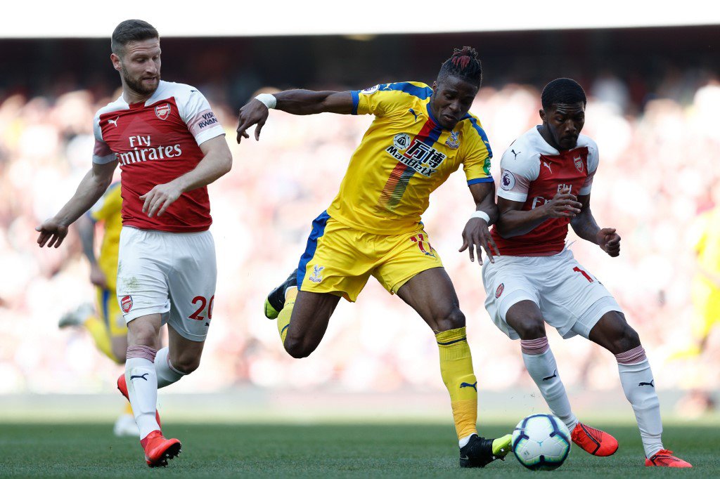 shkodran mustafi 039 s blunder allowed wilfried zaha to put palace back in front photo afp