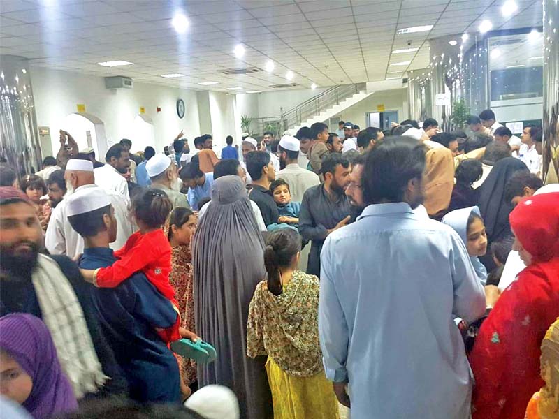 rush of people at a hospital after polio vaccine reaction scare photo express