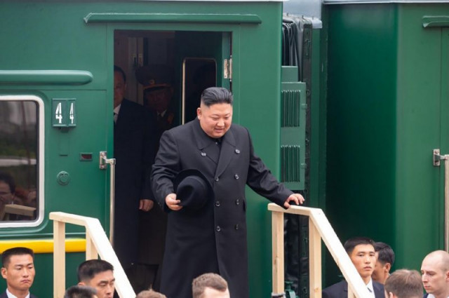 kim 039 s trip to the tumen river border with russia took only around nine hours a fraction of the two and a half day marathon he undertook in february to meet donald trump in hanoi photo reuters kim 039 s trip to the tumen river border with russia took only around nine hours a fraction of the two and a half day marathon he undertook in february to meet donald trump in hanoi photo reuters