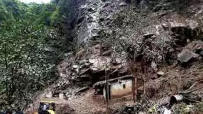 five killed as landslide rocks minibus in occupied kashmir five killed as landslide rocks minibus in occupied kashmir