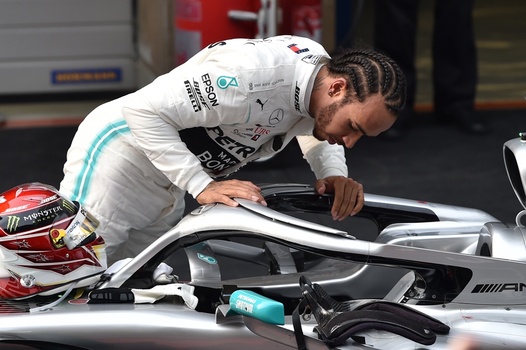 hamilton checking his mercedes photo afp