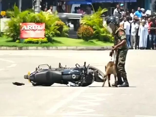 authorities locked down the central bank and the road leading to colombo 039 s airport was shut briefly by a bomb scare photo reuters authorities locked down the central bank and the road leading to colombo 039 s airport was shut briefly by a bomb scare photo reuters