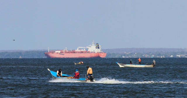 fishermen 039 s boats sail near to a tanker on lake maracaibo in maracaibo venezuela january 29 2019 photo reuters