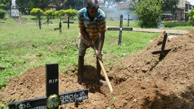 piyasri gunasena digs a grave at madampitiya cemetery in sri lanka 039 s capital colombo he usually only digs one a day but since the easter sunday attacks he is far busier photo afp piyasri gunasena digs a grave at madampitiya cemetery in sri lanka 039 s capital colombo he usually only digs one a day but since the easter sunday attacks he is far busier photo afp