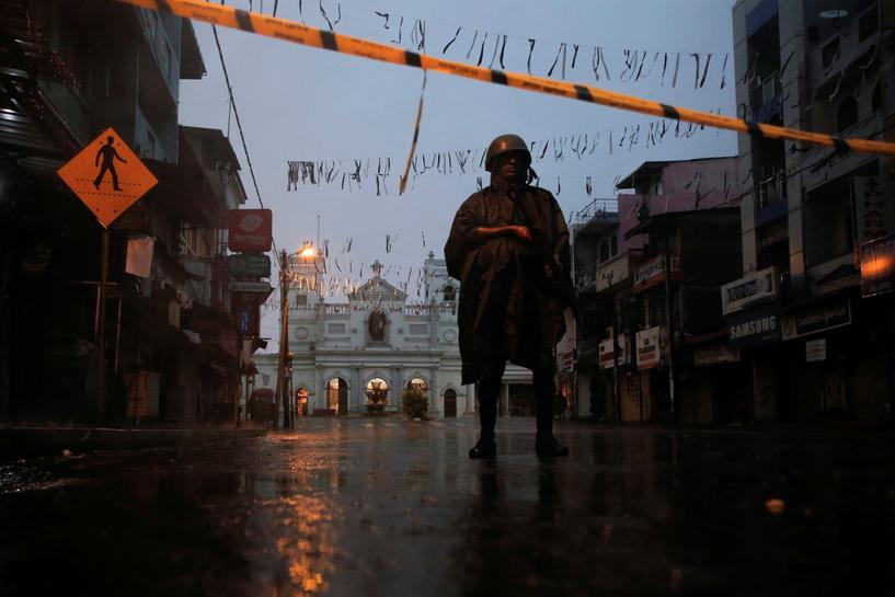 sri lankans urged to avoid mosques churches amid fears of more attacks photo reuters