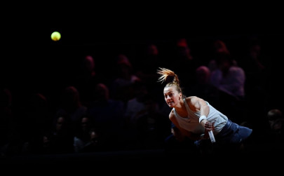 kvitova comes from behind to reach stuttgart semis