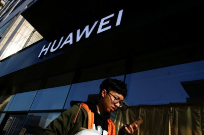 uk pm johnson to phase out huawei s 5g role within months uk pm johnson to phase out huawei s 5g role within months