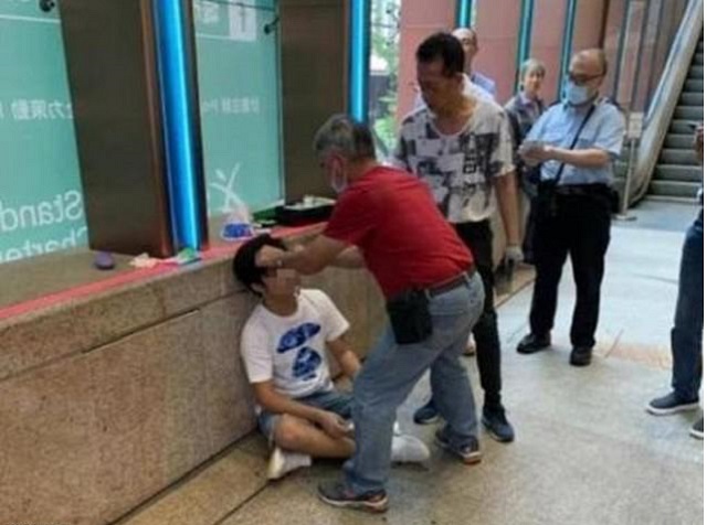 victim shouts out spoilers to fans queuing outside hong kong cinema photo courtesy mail online
