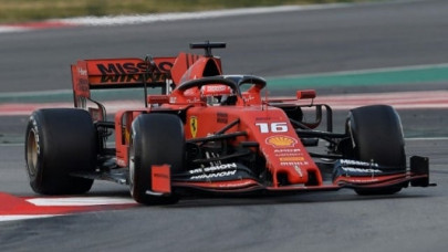 ferrari s leclerc domintaes baku practice ferrari s leclerc domintaes baku practice