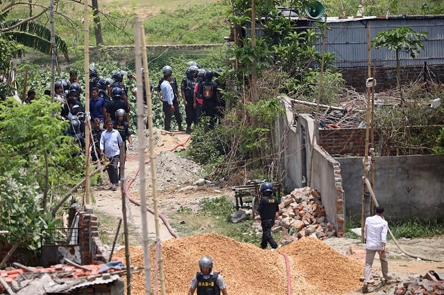 security personnel are seen near a militant den in the bosila area where militants were killed in a blast in dhaka bangladesh photo reuters security personnel are seen near a militant den in the bosila area where militants were killed in a blast in dhaka bangladesh photo reuters