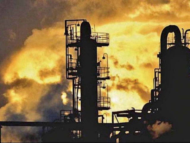 analyst cites lower gross refining margins for the loss photo file analyst cites lower gross refining margins for the loss photo file