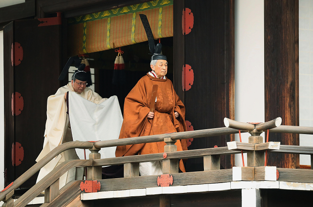 japan s emperor akihito leaves the kashikodokoro imperial sanctuary inside the imperial palace photo afp