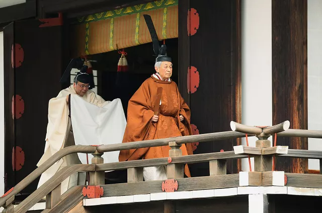 japan s emperor akihito leaves the kashikodokoro imperial sanctuary inside the imperial palace photo afp japan s emperor akihito leaves the kashikodokoro imperial sanctuary inside the imperial palace photo afp