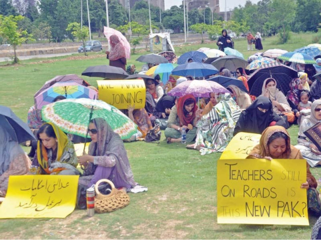 daily wages teachers protest against non payment of salaries outside fde office in islamabad photo zafar aslam express daily wages teachers protest against non payment of salaries outside fde office in islamabad photo zafar aslam express
